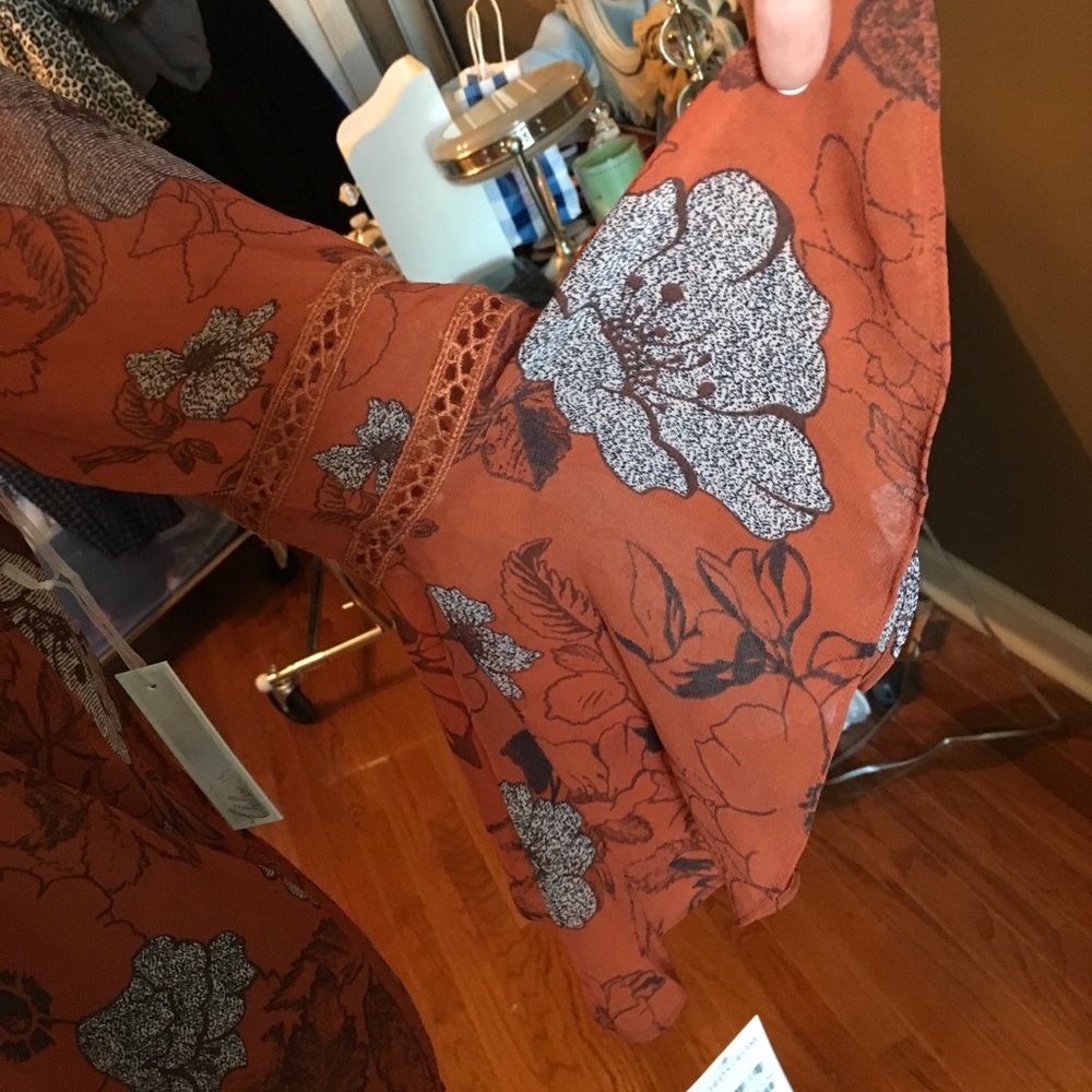 Floral blouse - Picture 3 of 4